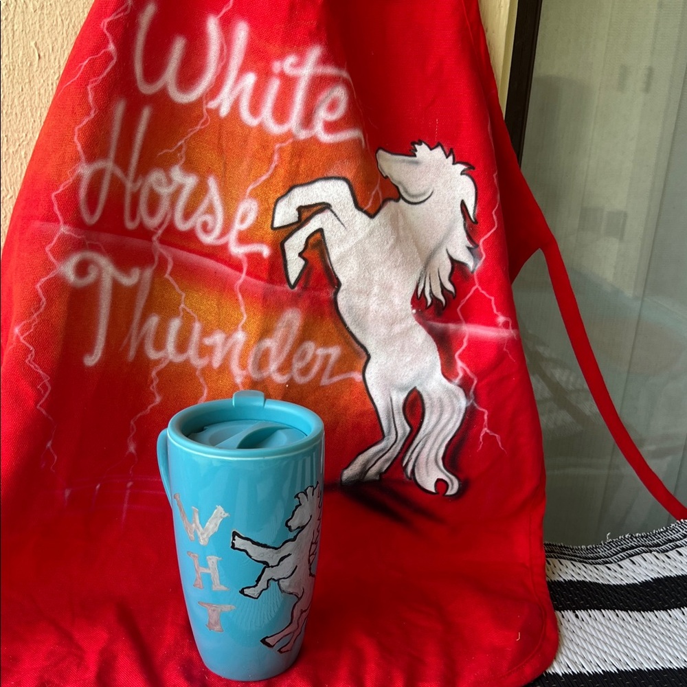 #0656 * White Horse Thunder Blue Travel Mug 16 0z 473 ml